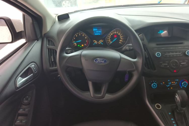 Used Ford Focus 2015 Hatchback 1.6L Automatic Comfort Model Steering Wheel