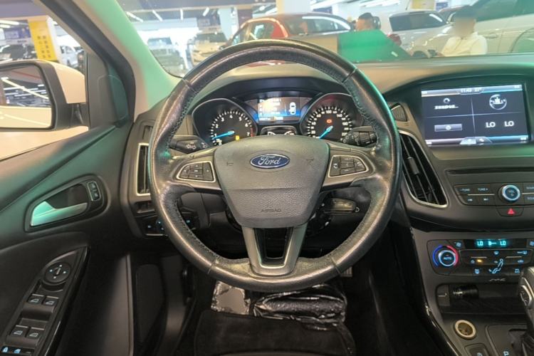 Used Ford Focus 2015 Hatchback EcoBoost 180 Automatic Elite Model Steering Wheel