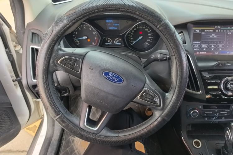 Used Ford Focus 2015 Sedan 1.6L Automatic Trend Model Steering Wheel
