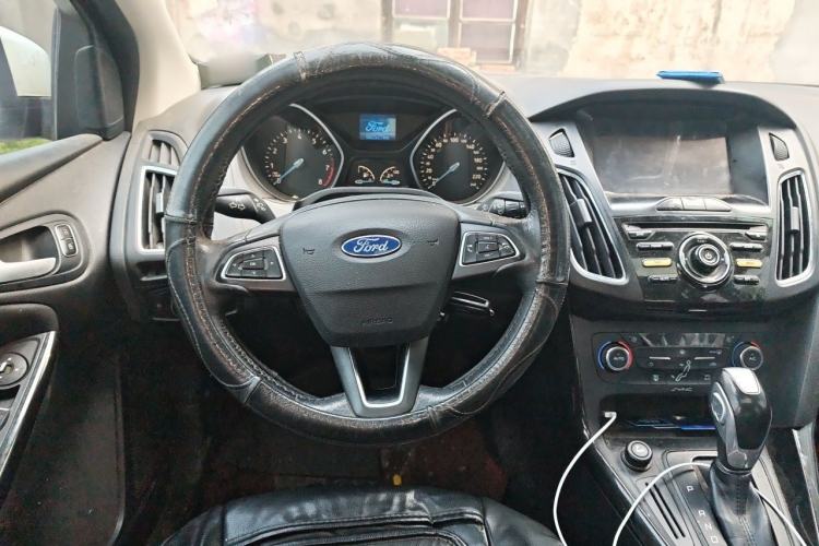 Used Ford Focus 2015 Sedan 1.6L Automatic Trend Model Steering Wheel