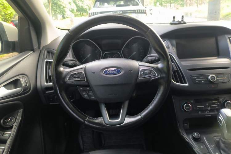 Used Ford Focus 2015 Sedan EcoBoost 180 Automatic Elite Model Steering Wheel