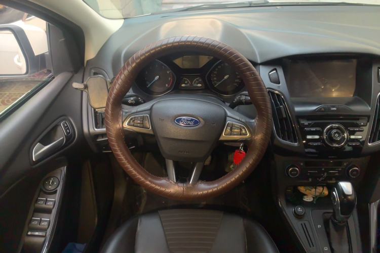 Used Ford Focus 2015 Hatchback 1.6L Automatic Fashion Edition Steering Wheel