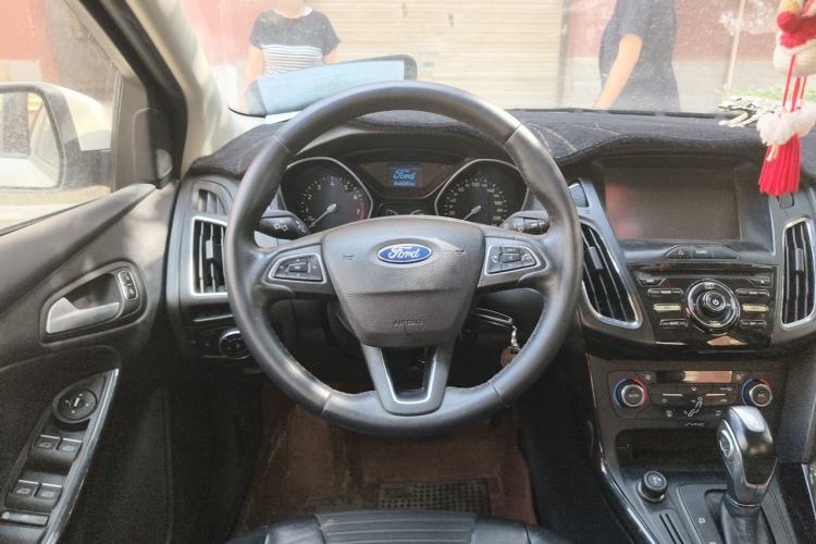 Used Ford Focus 2015 Sedan 1.6L Automatic Trend Model Steering Wheel