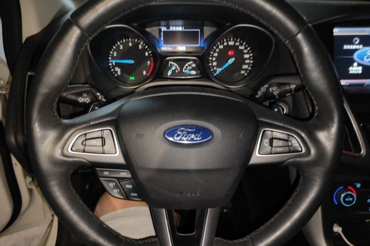 Used Ford Focus 2015 Hatchback EcoBoost 180 Automatic Sport Model Steering Wheel