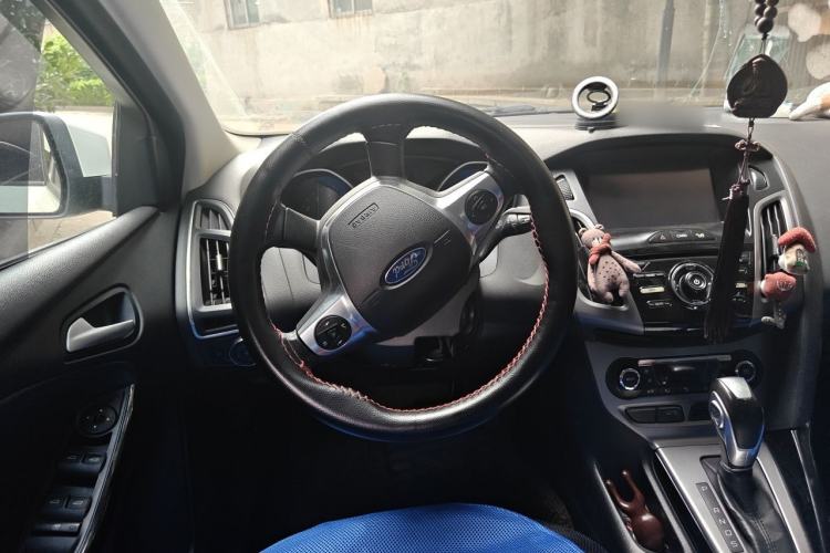 Used Ford Focus 2015 Sedan 1.6L Automatic Trend Model Steering Wheel