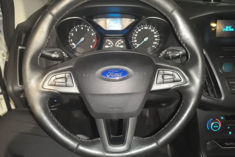 Used Ford Focus 2015 Hatchback 1.6L Automatic Fashion Edition Steering Wheel