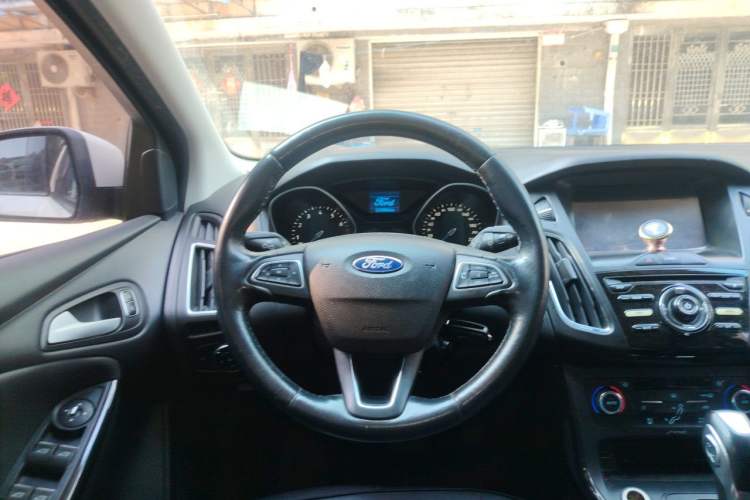 Used Ford Focus 2015 Hatchback 1.6L Automatic Fashion Edition Steering Wheel