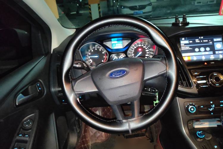 Used Ford Focus 2015 Hatchback 1.6L Automatic Comfort Model Steering Wheel