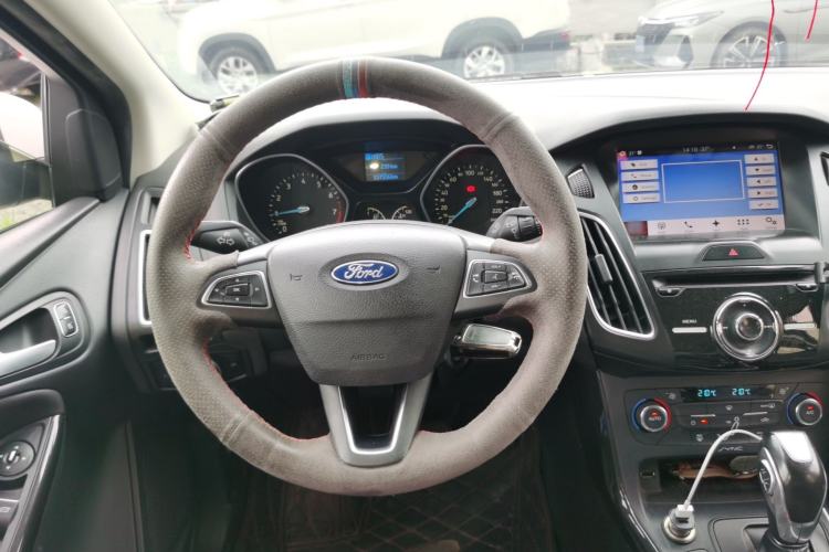 Used Ford Focus 2015 Sedan EcoBoost 125 Automatic Supreme Style Edition Steering Wheel