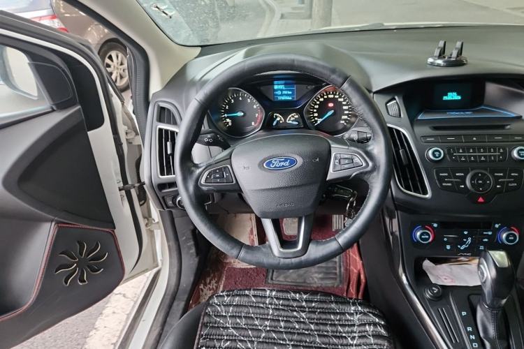 Used Ford Focus 2015 Sedan 1.6L Automatic Trend Model Steering Wheel