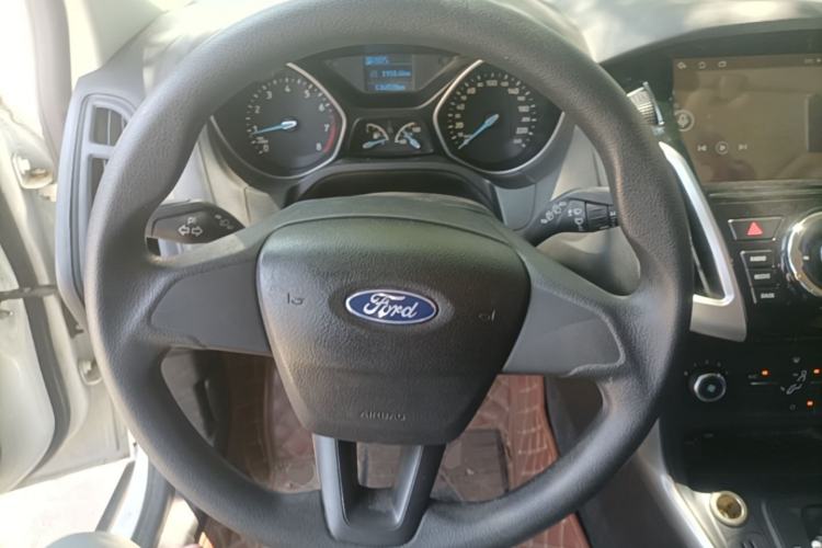 Used Ford Focus 2015 Hatchback 1.6L Automatic Comfort Model Steering Wheel