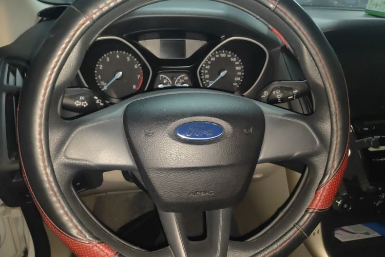Used Ford Focus 2015 Sedan 1.6L Automatic Comfort Model Steering Wheel