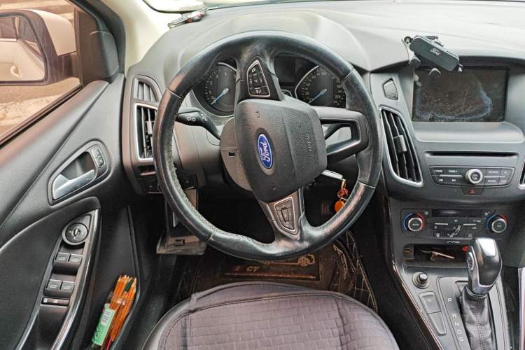 Used Ford Focus 2015 Hatchback EcoBoost 180 Automatic Elite Model Steering Wheel