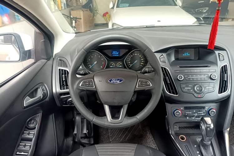 Used Ford Focus 2015 Hatchback 1.6L Automatic Fashion Edition Steering Wheel