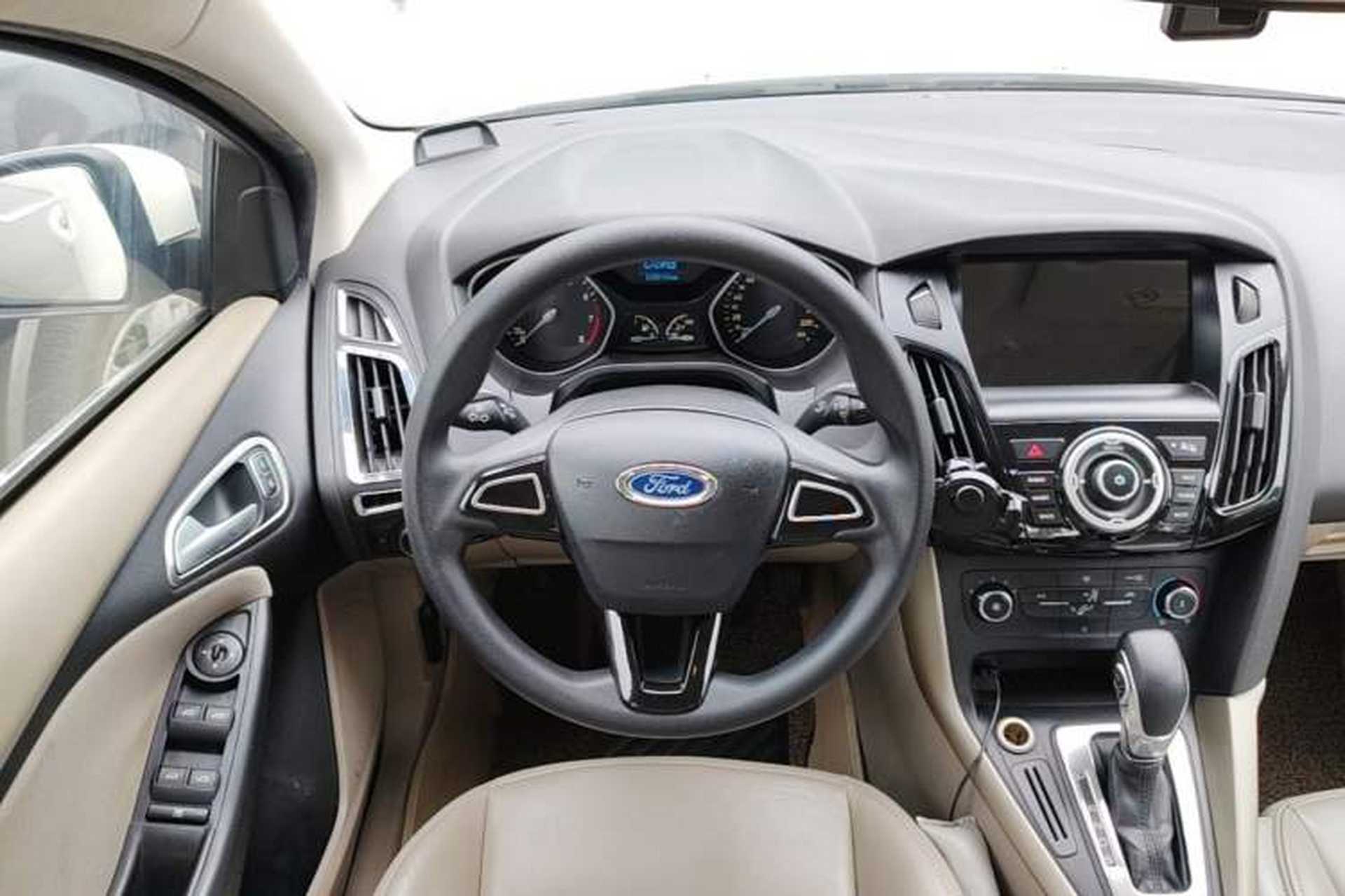 Used Ford Focus 2015 Sedan 1.6L Automatic Comfort Model Steering Wheel