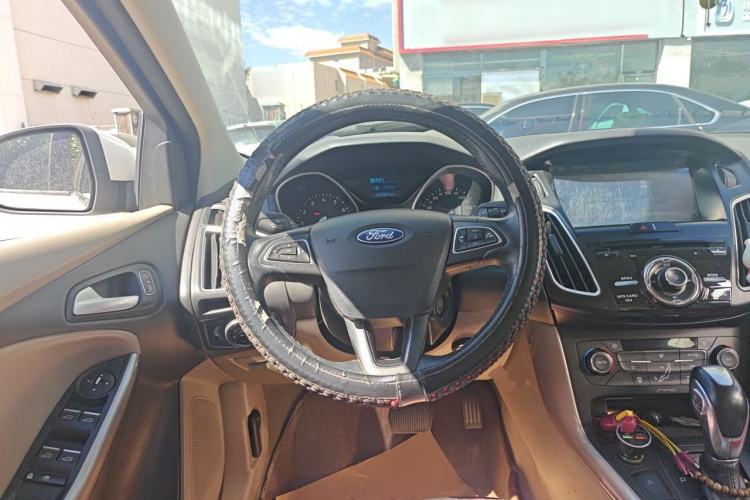 Used Ford Focus 2015 Sedan EcoBoost 125 Automatic Supreme Style Edition Steering Wheel