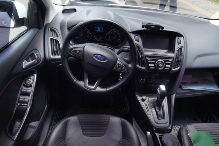 Used Ford Focus 2015 Hatchback 1.6L Automatic Fashion Edition Steering Wheel