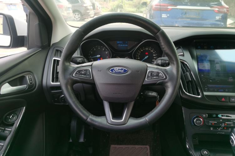 Used Ford Focus 2015 Sedan EcoBoost 125 Automatic Supreme Style Edition Steering Wheel