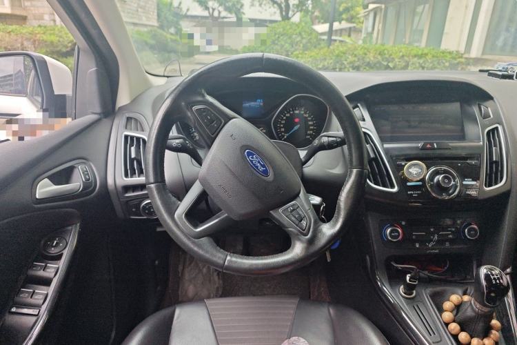 Used Ford Focus 2015 Sedan 1.6L Manual Fashion Edition Steering Wheel