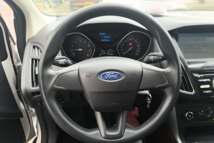 Used Ford Focus 2015 Hatchback 1.6L Automatic Comfort Model Steering Wheel