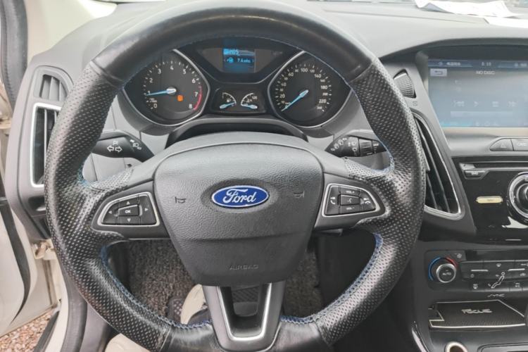 Used Ford Focus 2015 Hatchback 1.6L Automatic Fashion Edition Steering Wheel
