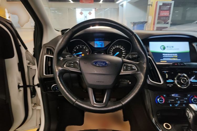 Used Ford Focus 2015 Hatchback 1.6L Automatic Fashion Edition Steering Wheel