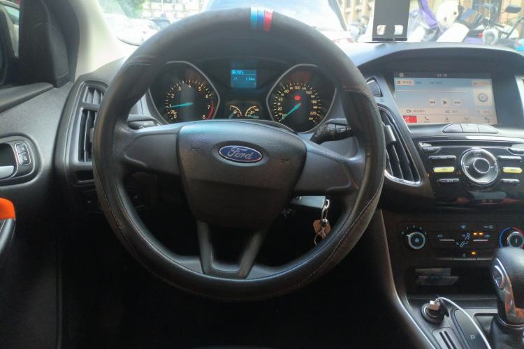 Used Ford Focus 2015 Hatchback 1.6L Automatic Comfort Model Steering Wheel