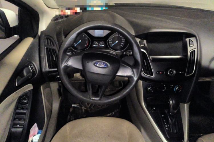 Used Ford Focus 2015 Sedan 1.6L Automatic Comfort Model Steering Wheel