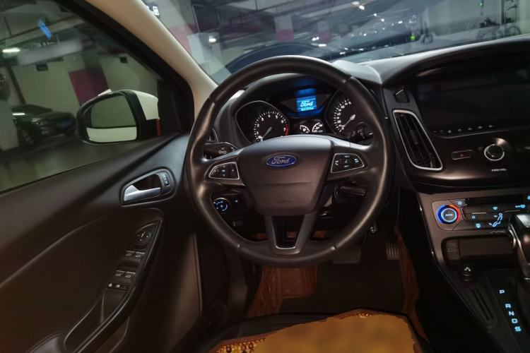 Used Ford Focus 2015 Sedan 1.6L Automatic Trend Model Steering Wheel