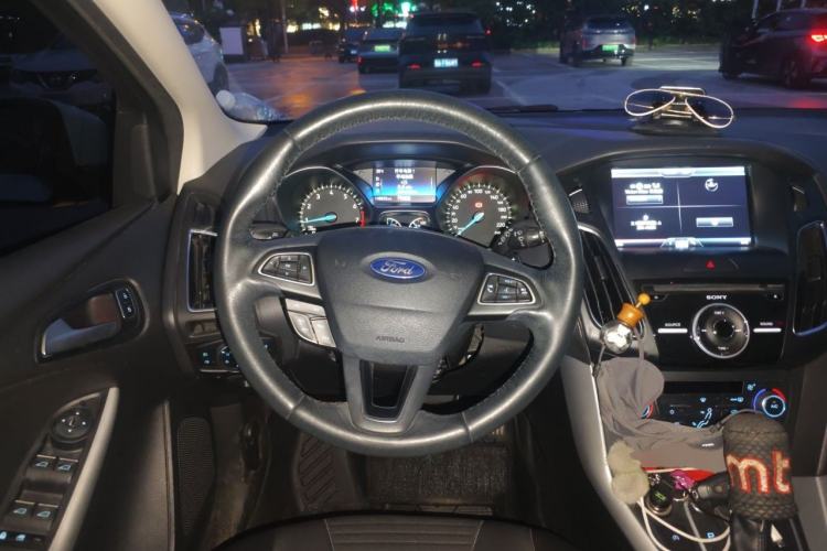 Used Ford Focus 2015 Hatchback EcoBoost 180 Automatic Sport Model Steering Wheel