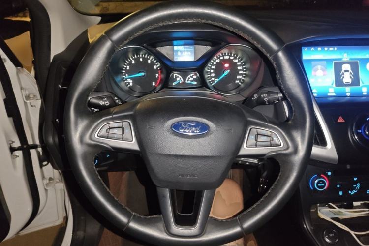 Used Ford Focus 2015 Sedan 1.6L Automatic Trend Model Steering Wheel