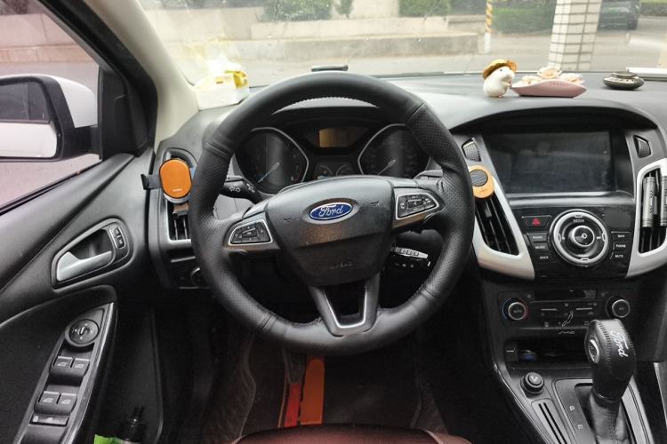 Used Ford Focus 2015 Sedan 1.6L Automatic Trend Model Steering Wheel