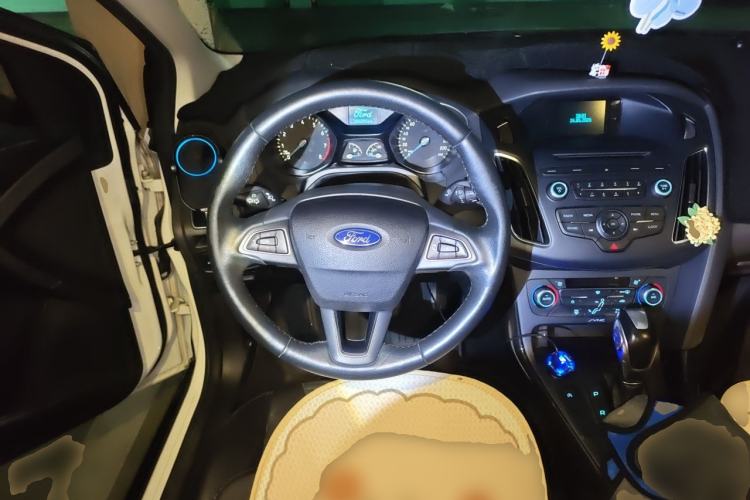 Used Ford Focus 2015 Sedan EcoBoost 125 Automatic Supreme Style Edition Steering Wheel