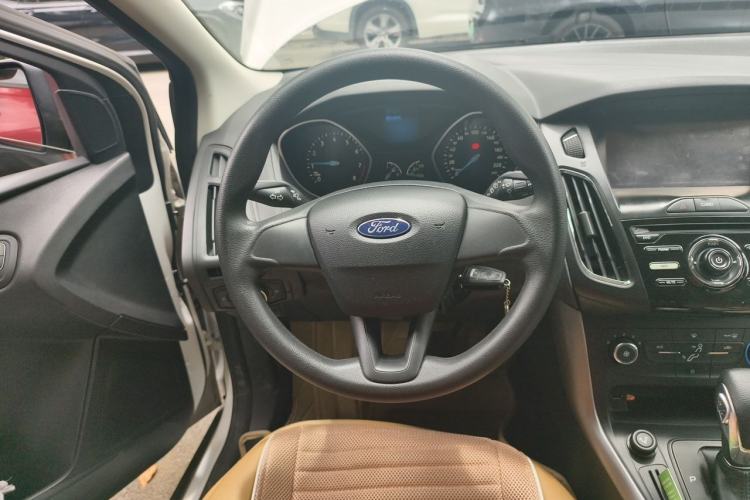 Used Ford Focus 2015 Hatchback 1.6L Automatic Comfort Model Steering Wheel
