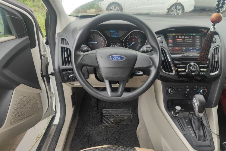 Used Ford Focus 2015 Sedan 1.6L Automatic Trend Model Steering Wheel