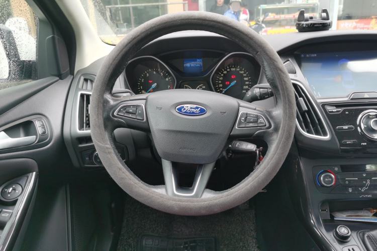 Used Ford Focus 2015 Sedan 1.6L Manual Fashion Edition Steering Wheel