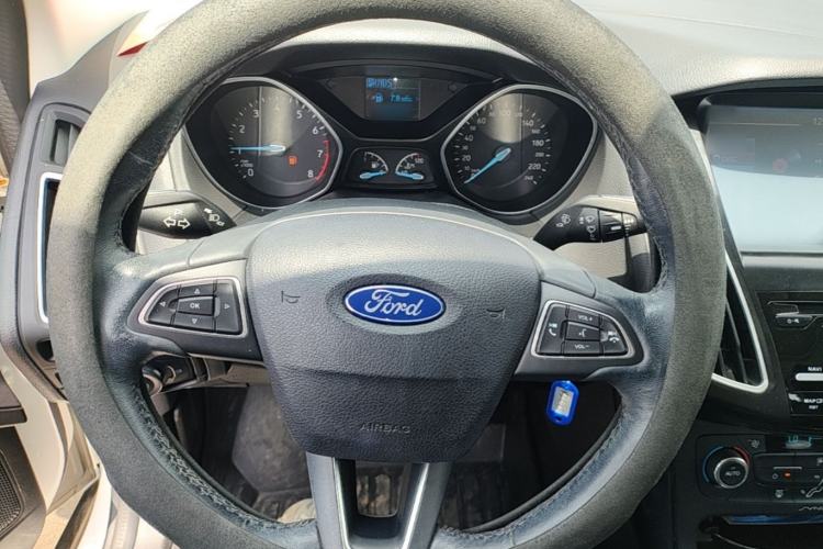 Used Ford Focus 2015 Sedan EcoBoost 125 Automatic Supreme Style Edition Steering Wheel
