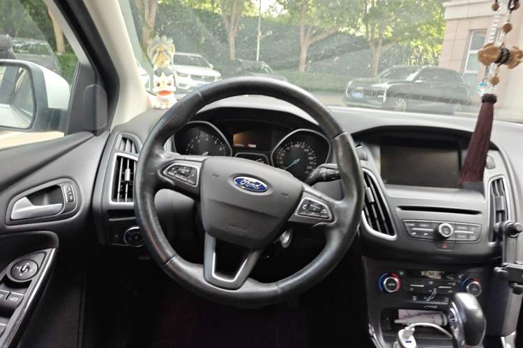 Used Ford Focus 2015 Hatchback EcoBoost 180 Automatic Elite Model Steering Wheel