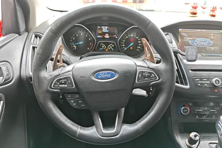 Used Ford Focus 2015 Hatchback EcoBoost 180 Automatic Elite Model Steering Wheel