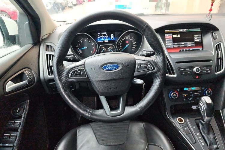 Used Ford Focus 2015 Hatchback EcoBoost 180 Automatic Elite Model Steering Wheel
