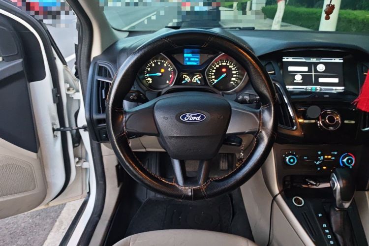 Used Ford Focus 2015 Sedan 1.6L Automatic Comfort Model Steering Wheel