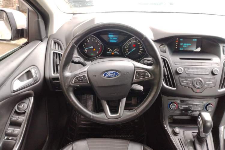Used Ford Focus 2015 Sedan 1.6L Automatic Trend Model Steering Wheel