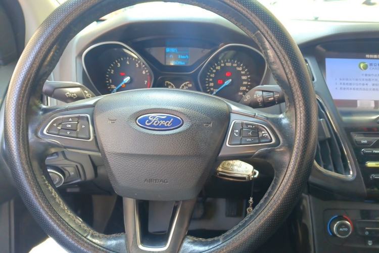 Used Ford Focus 2015 Sedan EcoBoost 125 Automatic Supreme Style Edition Steering Wheel