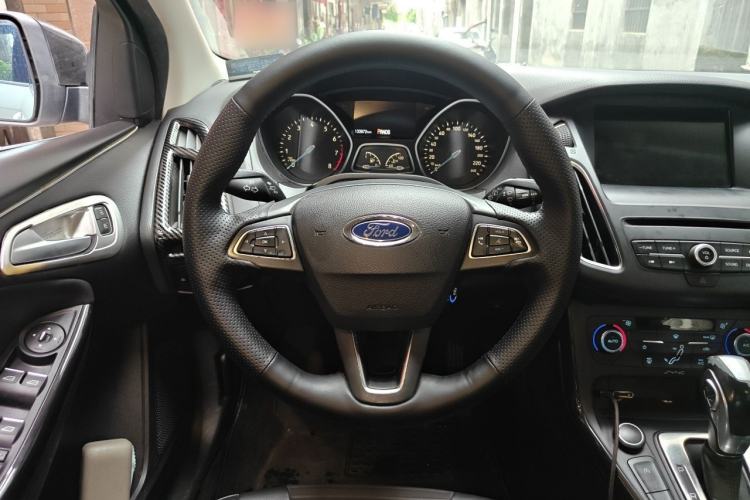 Used Ford Focus 2015 Hatchback EcoBoost 180 Automatic Elite Model Steering Wheel