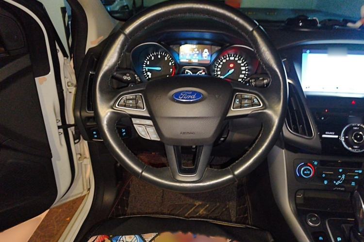Used Ford Focus 2015 Hatchback EcoBoost 180 Automatic Sport Model Steering Wheel