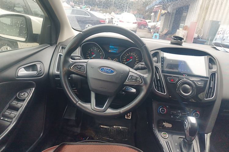 Used Ford Focus 2015 Hatchback 1.6L Automatic Fashion Edition Steering Wheel