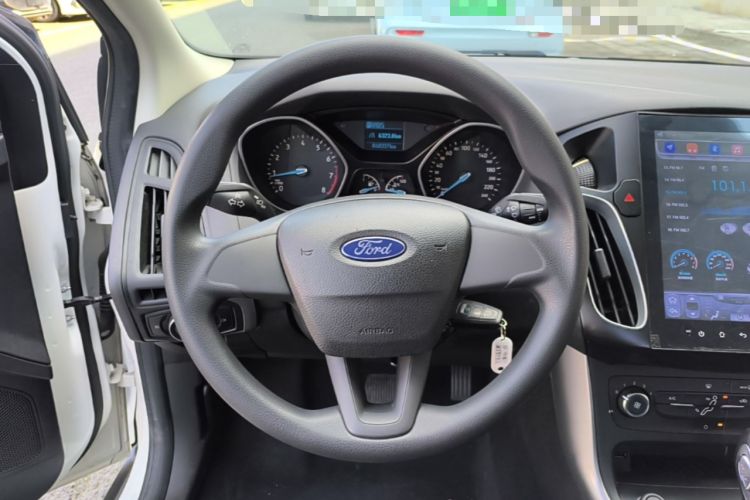 Used Ford Focus 2015 Sedan 1.6L Automatic Comfort Model Steering Wheel