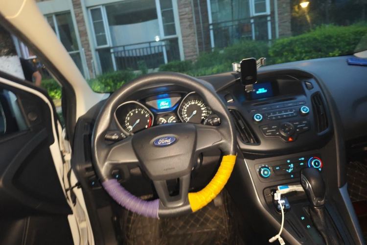 Used Ford Focus 2015 Hatchback 1.6L Automatic Comfort Model Steering Wheel