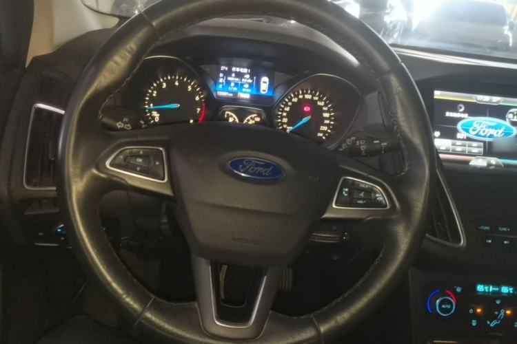Used Ford Focus 2015 Hatchback EcoBoost 180 Automatic Elite Model Steering Wheel