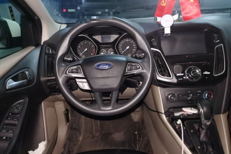 Used Ford Focus 2015 Sedan 1.6L Automatic Comfort Model Steering Wheel